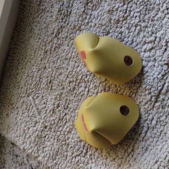 Brand New Moxi Beach Bunny Roller Skates + Toe Guards - Picture 10 of 10